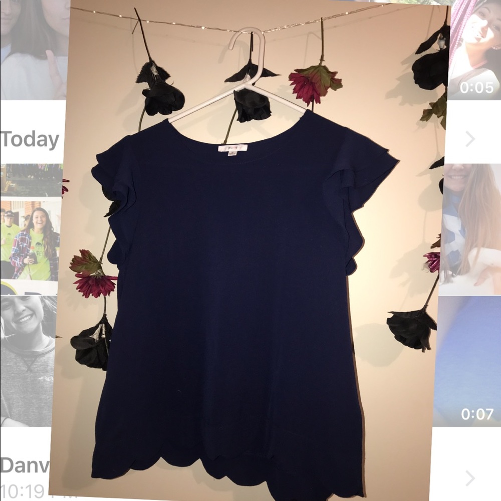 • Short sleeve blue ruffle top •